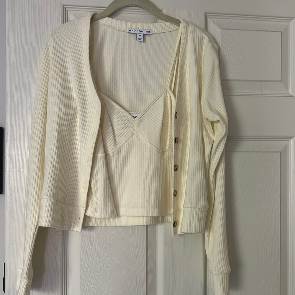 Light yellow 2 piece cardigan set never worn